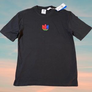 NWT : Adidas 3D Trefoil Graphic Tee in Black